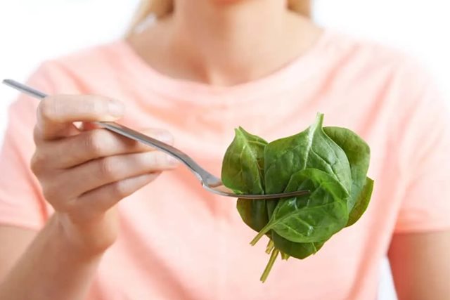 6 lợi ích của rau cải bó xôi với phụ nữ mang thai